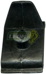 GRAPA PLASTICA PARRILLA NISSAN C/PESTAÑA RECTANGULAR