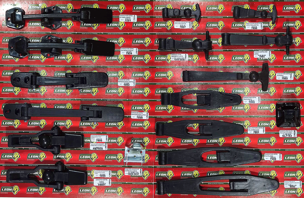 MUESTRARIO DE GANCHOS COFRE VARIOS (2 TABLAS)