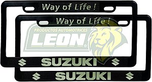 PORTAPLACAS NEGRAS GRABADAS SUZUKI LETRAS FLUORESCENTES (JGO. c/2 pzas.)