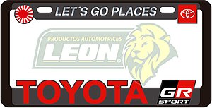 PORTAPLACAS DELUXE TOYOTA REALZADA, DECORADO SERIGRAFIA Y HOT ESTAMPING (JGO. c/2 pzas.)