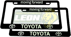 PORTAPLACAS NEGRAS GRABADAS TOYOTA LETRAS FLUORESCENTES (JGO. c/2 pzas.)