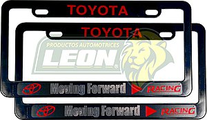 PORTAPLACAS NEGRAS UNIVERSAL C/STICKER TOYOTA NACIONAL (JGO c/2 pz.)