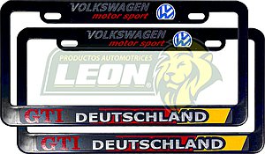 PORTAPLACAS NEGRAS UNIVERSAL C/STICKER VW DEUTSCHLAND NACIONAL (JGO c/2 pz.)