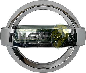EMBLEMA PARRILLA NISSAN VERSA C/PATAS 15-16 (E087) ØA: 12 cm, ØB: 14 cm