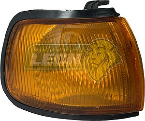 CUARTO NISSAN TSURU III AMBAR 93-17 “PUNTA” (LADO R)