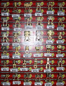 MUESTRARIO DE TERMINALES PARA BATERIA BRONCE